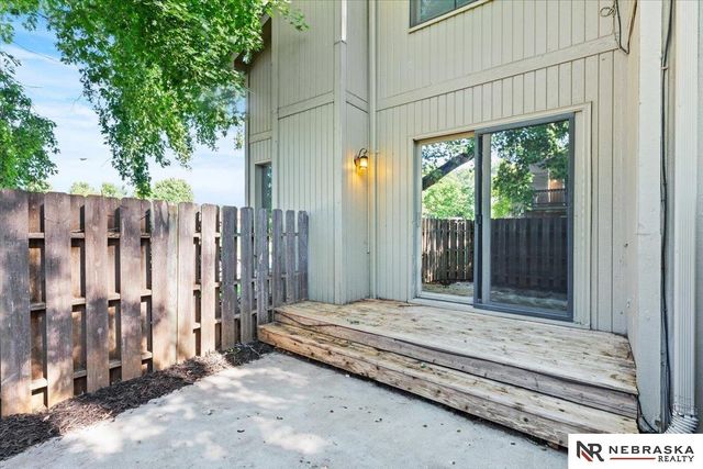 10487 Lawndale Plaza, Omaha, NE 68134