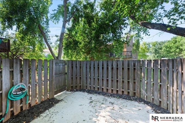 10487 Lawndale Plaza, Omaha, NE 68134