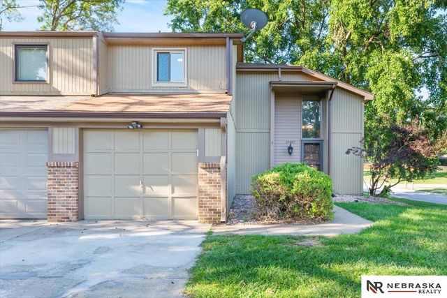 10487 Lawndale Plaza, Omaha, NE 68134