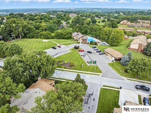 10487 Lawndale Plaza, Omaha, NE 68134