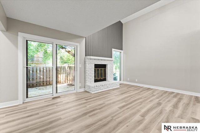 10487 Lawndale Plaza, Omaha, NE 68134