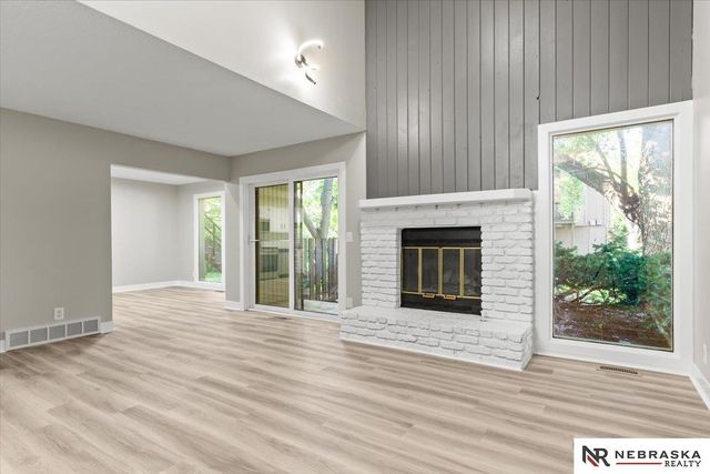 10487 Lawndale Plaza, Omaha, NE 68134