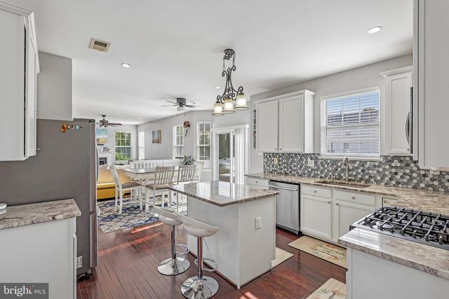 27 QUEENSBORO TER, Hightstown, NJ 08520