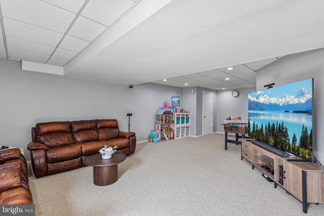 27 QUEENSBORO TER, Hightstown, NJ 08520