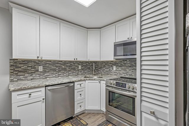 27 QUEENSBORO TER, Hightstown, NJ 08520