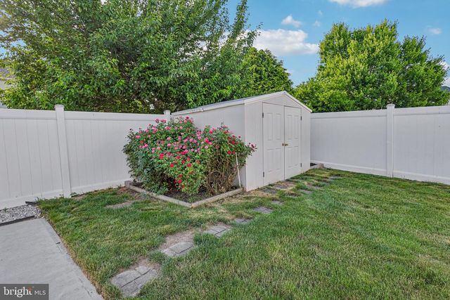 27 QUEENSBORO TER, Hightstown, NJ 08520