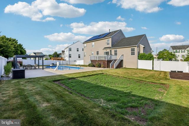 27 QUEENSBORO TER, Hightstown, NJ 08520