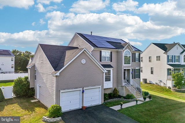27 QUEENSBORO TER, Hightstown, NJ 08520