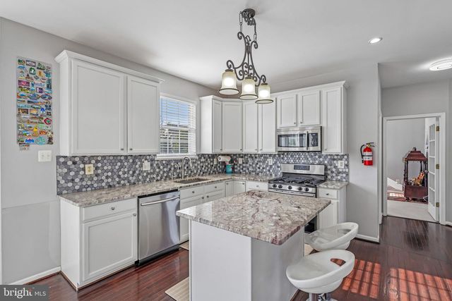 27 QUEENSBORO TER, Hightstown, NJ 08520