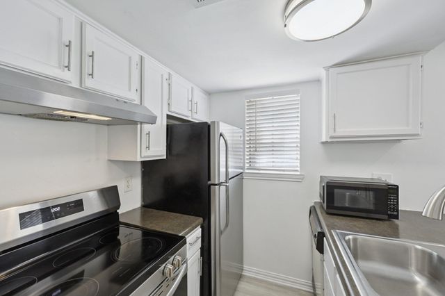 9520 Royal Lane 110, Dallas, TX 75243