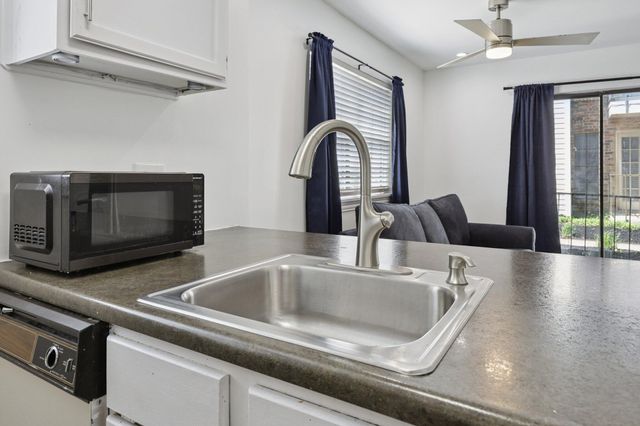 9520 Royal Lane 110, Dallas, TX 75243