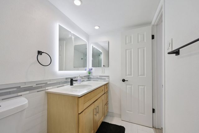 9520 Royal Lane 110, Dallas, TX 75243