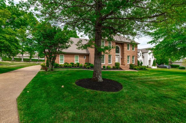 208 Pecan Ct, Gallatin, TN 37066