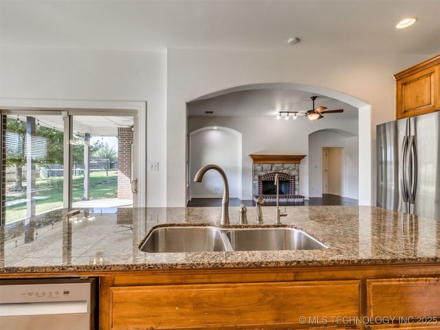 14806 S 52nd East Avenue, Bixby, OK 74008