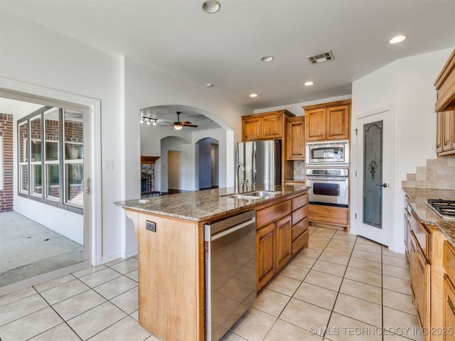 14806 S 52nd East Avenue, Bixby, OK 74008