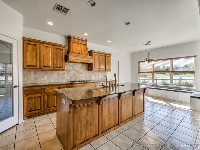 14806 S 52nd East Avenue, Bixby, OK 74008