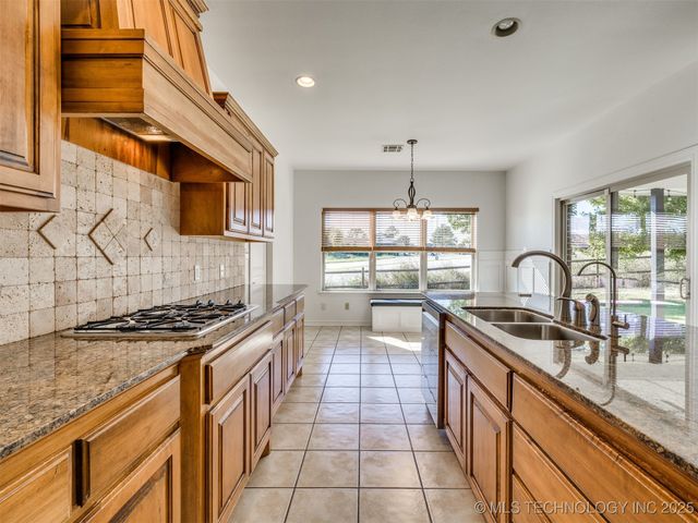 14806 S 52nd East Avenue, Bixby, OK 74008