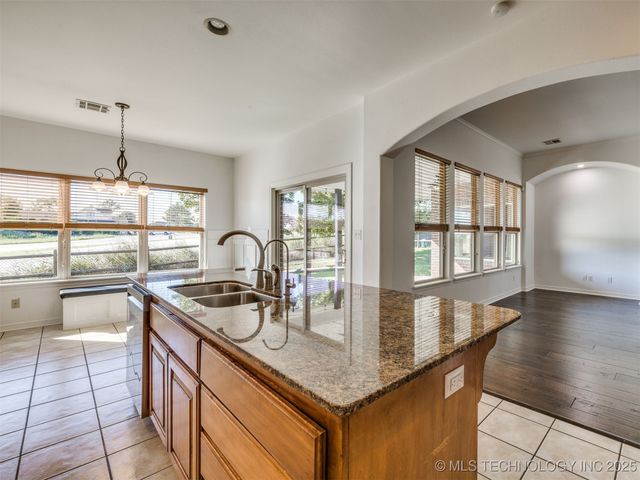 14806 S 52nd East Avenue, Bixby, OK 74008