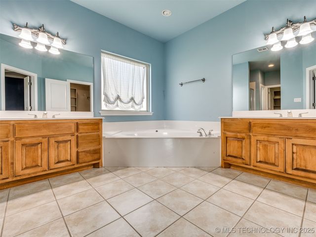 14806 S 52nd East Avenue, Bixby, OK 74008