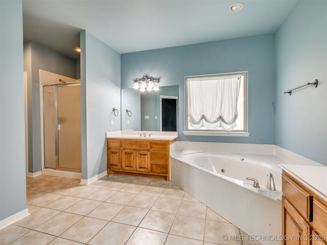 14806 S 52nd East Avenue, Bixby, OK 74008