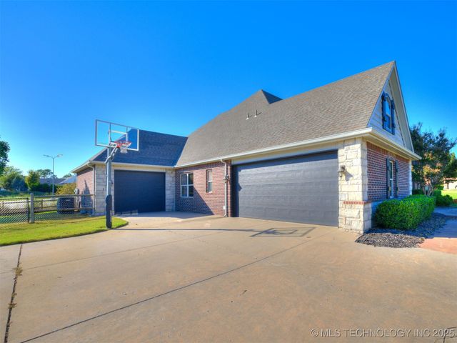 14806 S 52nd East Avenue, Bixby, OK 74008