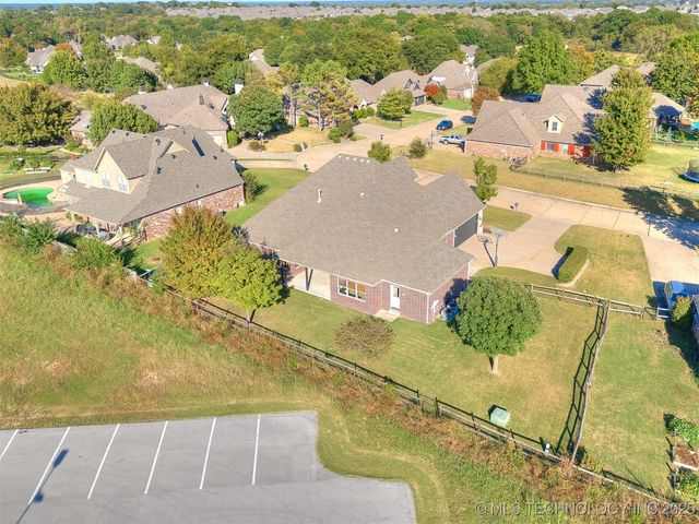 14806 S 52nd East Avenue, Bixby, OK 74008