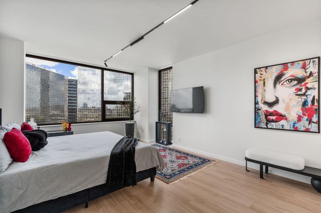 14 Greenway Plaza 9R, Houston, TX 77046