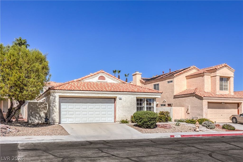 9824 Russett Wood Circle, Las Vegas, NV 89117 — photo 2