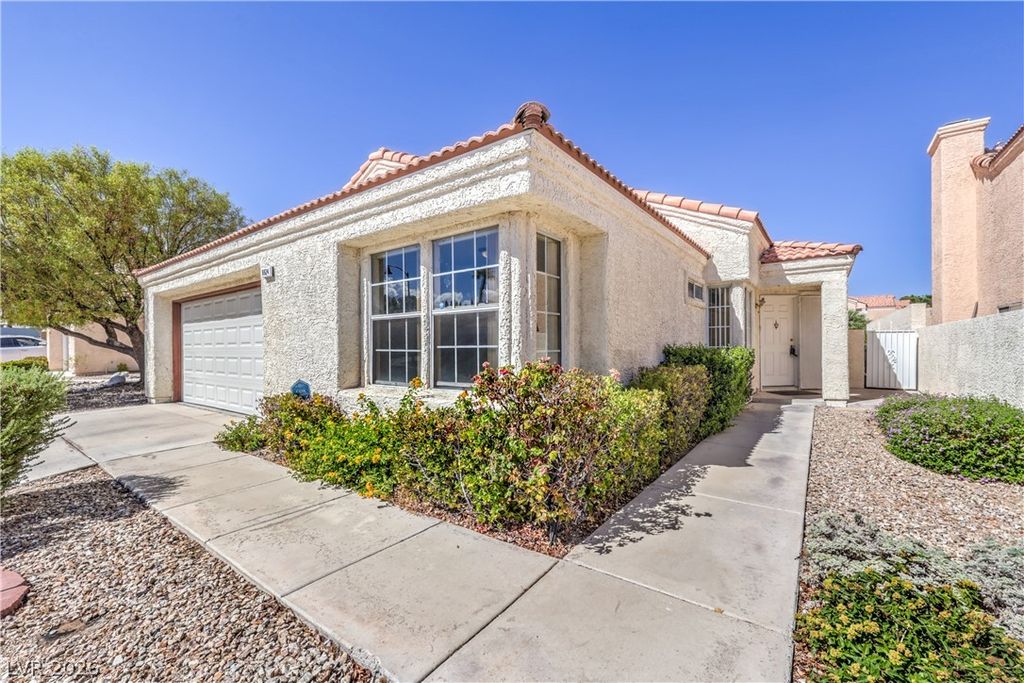 9824 Russett Wood Circle, Las Vegas, NV 89117 — photo 4