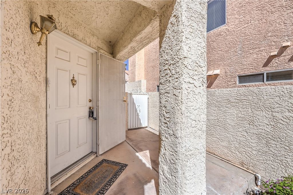 9824 Russett Wood Circle, Las Vegas, NV 89117 — photo 5