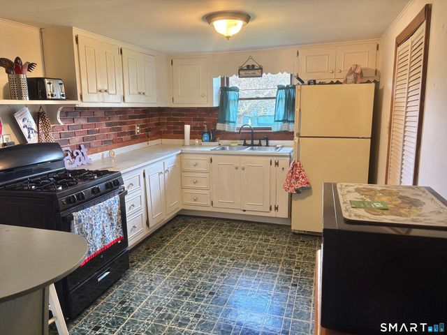 21 Friendship Street, Norwich, CT 06360