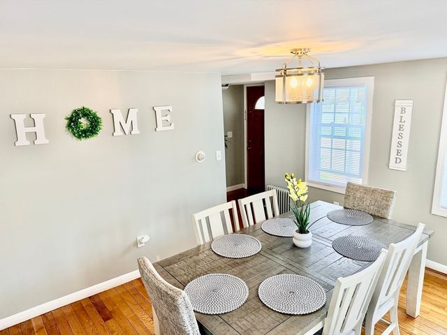 41 Main St, Upton, MA 01568