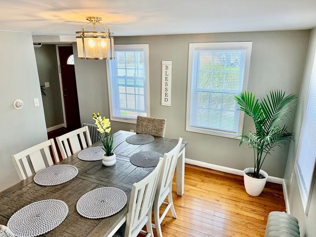 41 Main St, Upton, MA 01568