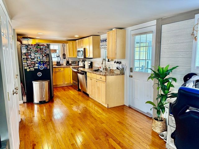 41 Main St, Upton, MA 01568