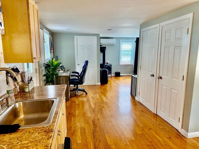 41 Main St, Upton, MA 01568