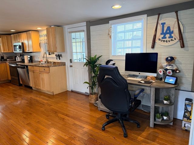 41 Main St, Upton, MA 01568