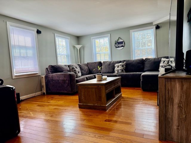 41 Main St, Upton, MA 01568