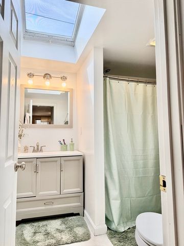 41 Main St, Upton, MA 01568