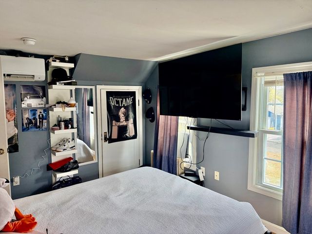 41 Main St, Upton, MA 01568