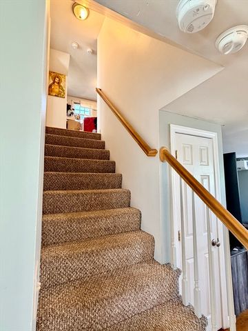 41 Main St, Upton, MA 01568