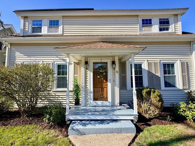41 Main St, Upton, MA 01568