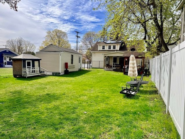 41 Main St, Upton, MA 01568