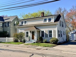 41 Main St, Upton, MA 01568