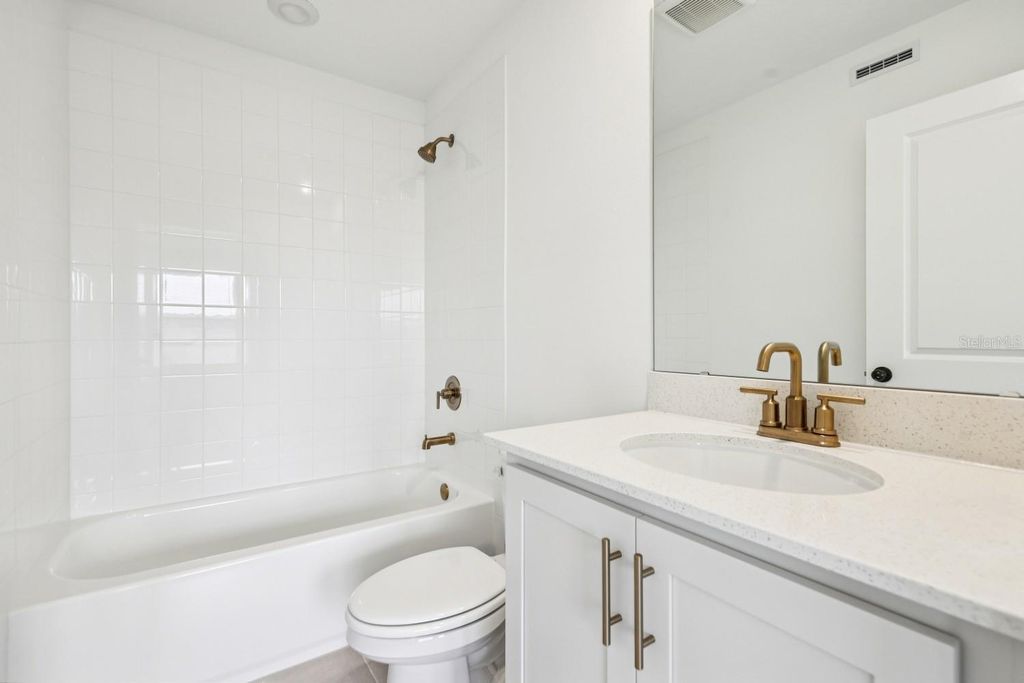 Image 24 of property listing at 15315 HAMLIN PARK DRIVE, Winter Garden, FL 34787