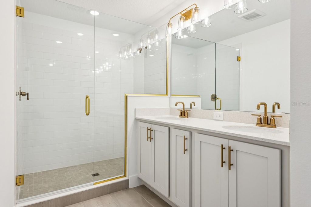 Image 29 of property listing at 15315 HAMLIN PARK DRIVE, Winter Garden, FL 34787