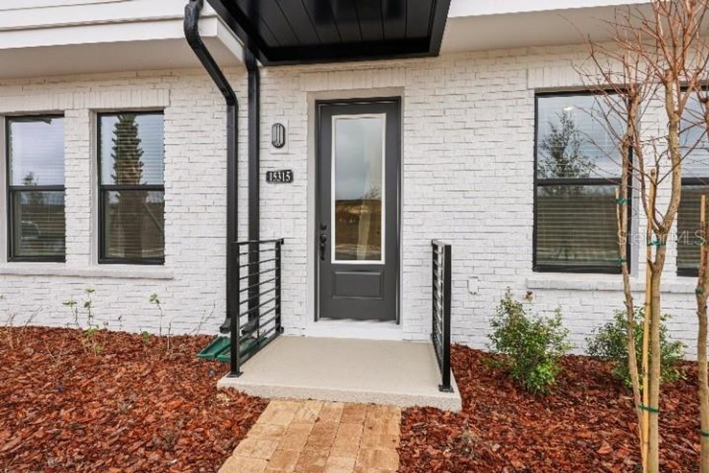 Image 4 of property listing at 15315 HAMLIN PARK DRIVE, Winter Garden, FL 34787