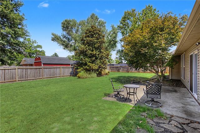 29 Ivy Circle, Bentonville, AR 72712