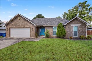 29 Ivy Circle, Bentonville, AR 72712