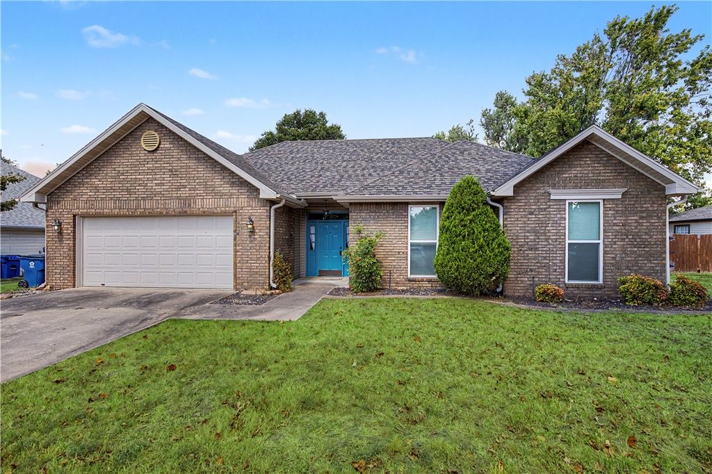 29 Ivy Circle, Bentonville, AR 72712