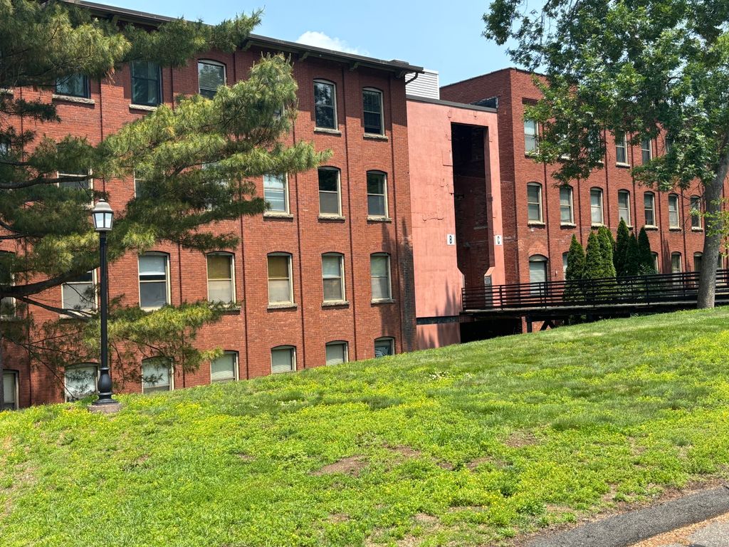 222 Williams Street East APT 229, Glastonbury, CT 06033